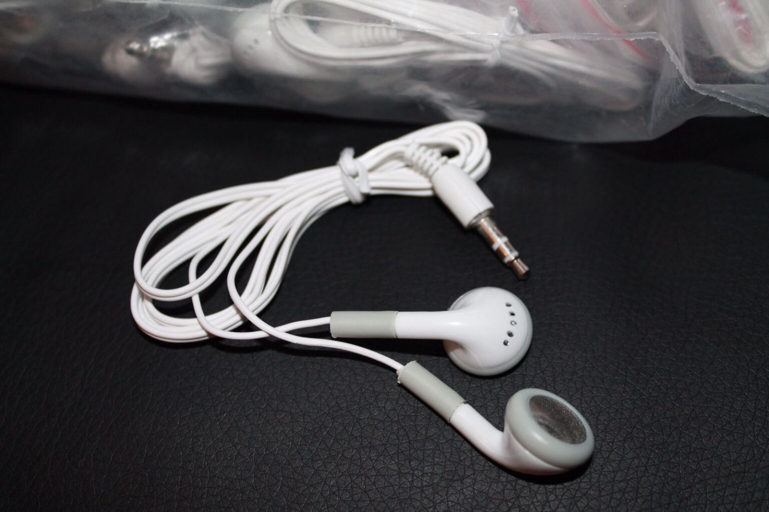 WHITE/GRAY In-Ear Earbuds w/ 3.5mm plug (no mic) - Low Cost Earbuds