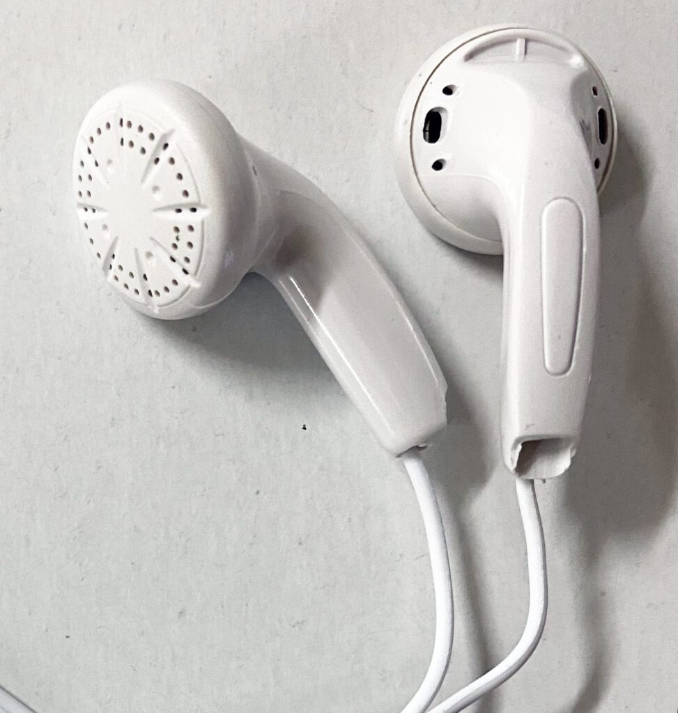 Bulk White Stereo Earbuds w/ 3.5mm Plug Individually Bagged / Sealed